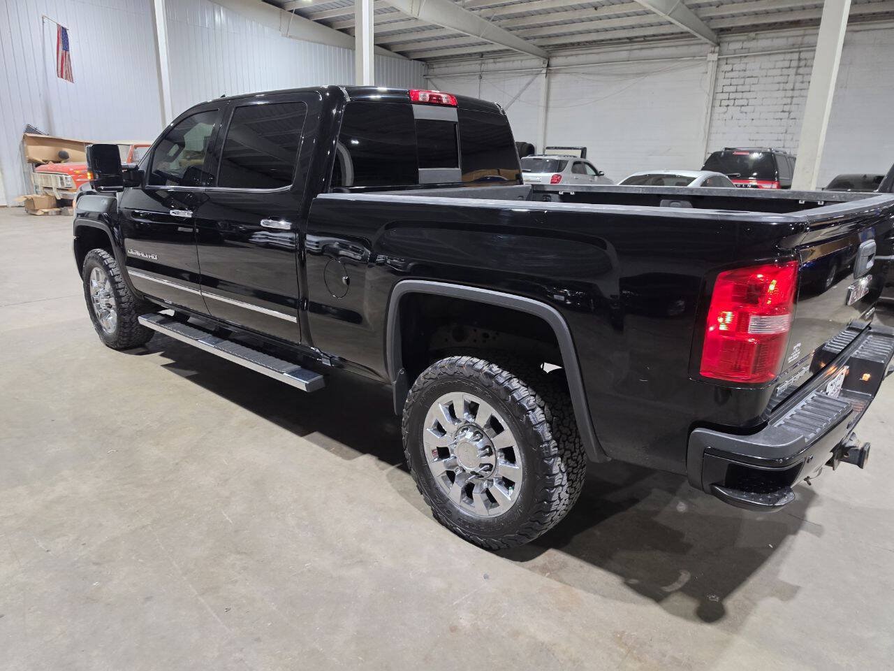 Used 2016 GMC Sierra 2500 Denali w/ Duramax Plus Package AWD/4WD image 10
