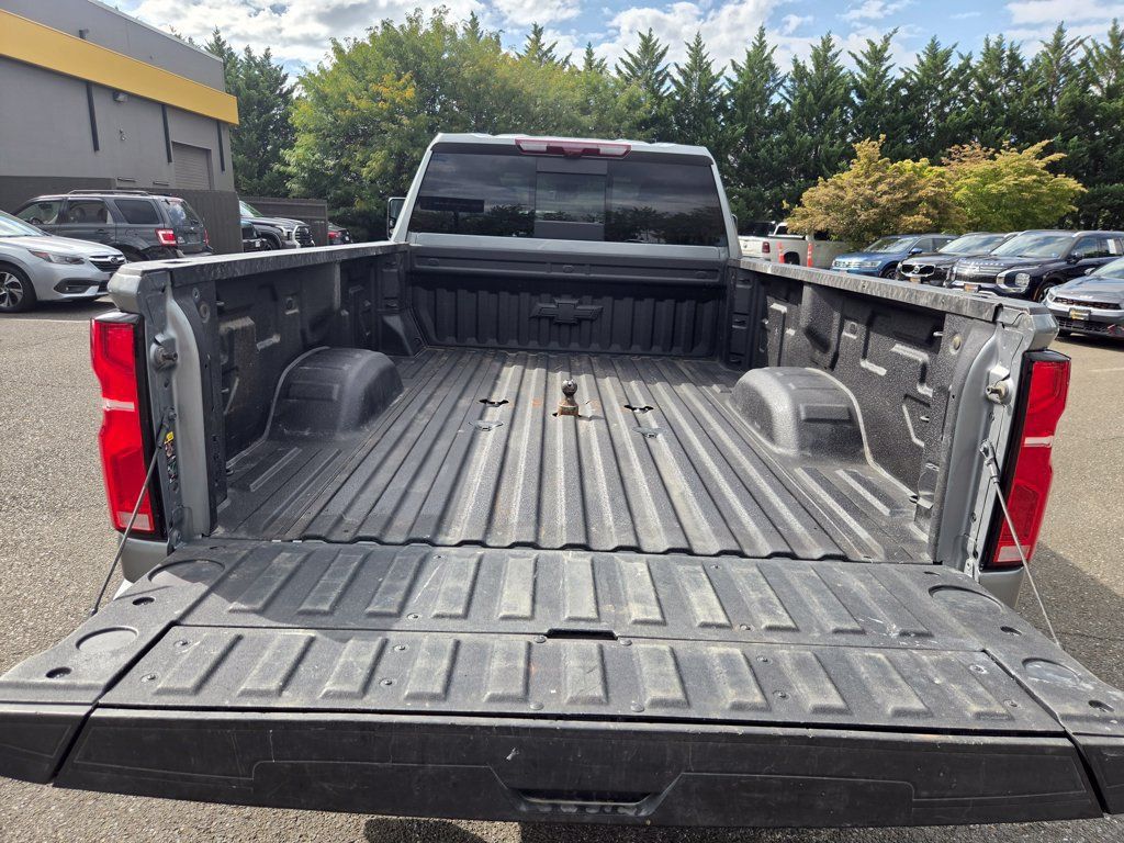 Used 2025 Chevrolet Silverado 2500 LTZ w/ LTZ Premium Package AWD/4WD image 8