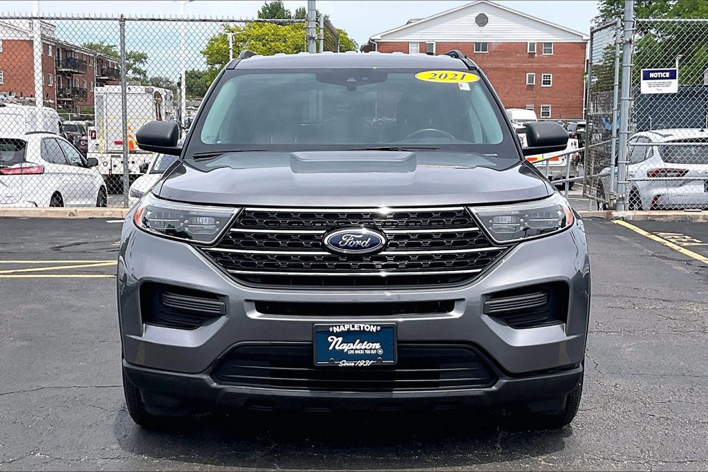 Used 2021 Ford Explorer XLT RWD image 2