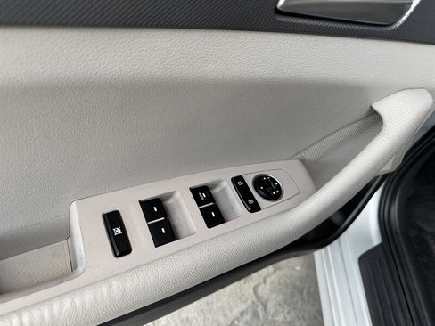 Used 2019 Hyundai Sonata SE FWD image 16