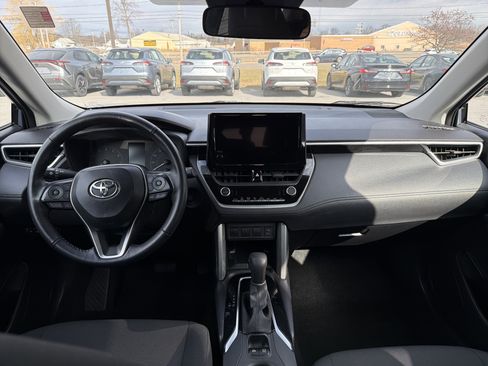 Used 2024 Toyota Corolla Cross LE image 9