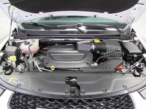Used 2023 Chrysler Pacifica Touring-L FWD image 10