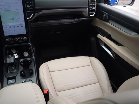 Used 2024 Ford Ranger Lariat w/ Advanced Towing Package image 15