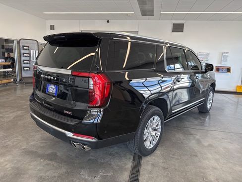 Used 2025 GMC Yukon XL Denali w/ Sun & Power Step Package image 3