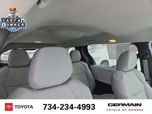 Used 2025 Toyota Sienna LE image 17