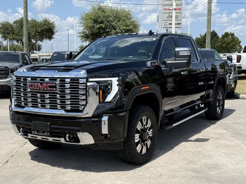 Used 2024 GMC Sierra 2500 Denali AWD/4WD image 9