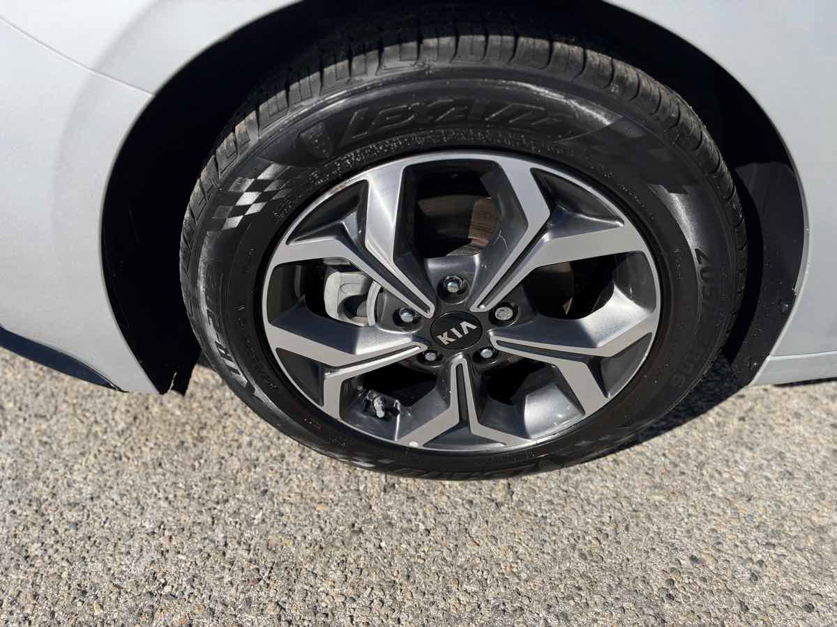 Used 2020 Kia Forte LXS FWD image 7