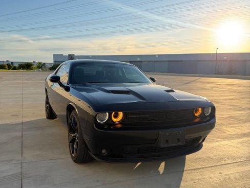 Used 2017 Dodge Challenger SXT Plus RWD image 1
