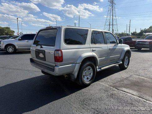Used 2000 Toyota 4Runner SR5 RWD image 4