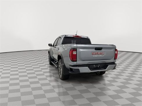 Used 2024 GMC Canyon Denali image 8