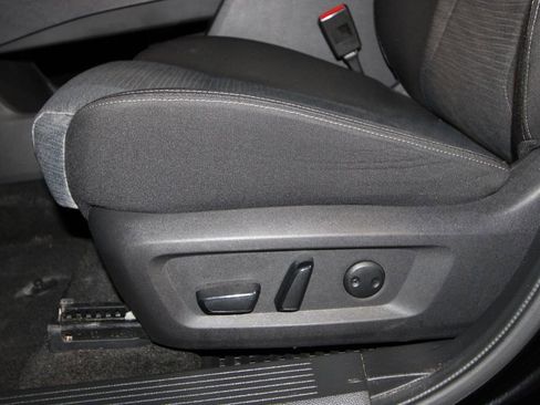 Used 2023 Nissan Rogue SV image 7