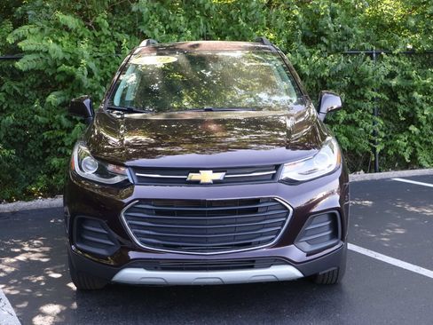 Certified 2022 Chevrolet Trax LT w/ LT Convenience Package AWD/4WD image 2