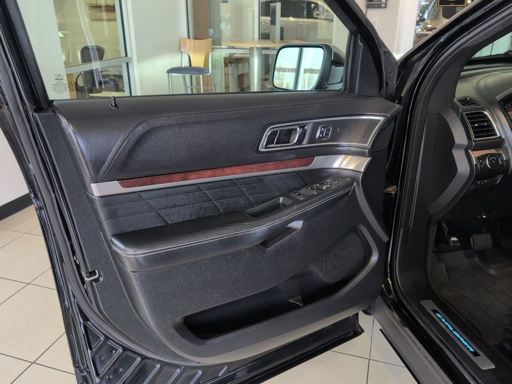 Used 2018 Ford Explorer Platinum AWD/4WD image 8