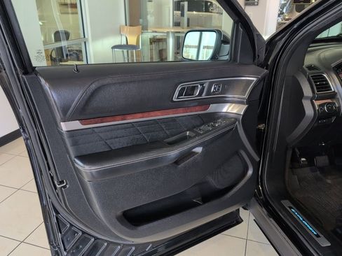 Used 2018 Ford Explorer Platinum image 8