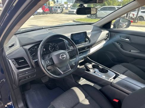 Used 2025 Nissan Rogue SV FWD image 12