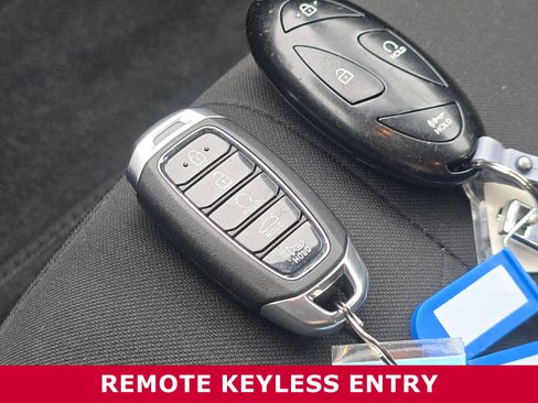 Used 2023 Hyundai Elantra Blue image 31