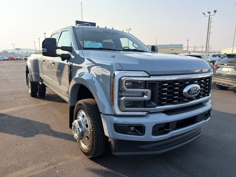 Used 2025 Ford F450 Platinum w/ FX4 Off-Road Package AWD/4WD image 14