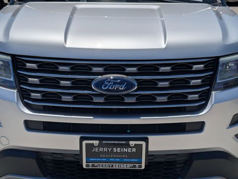 Used 2017 Ford Explorer XLT w/ Equipment Group 201A AWD/4WD image 9