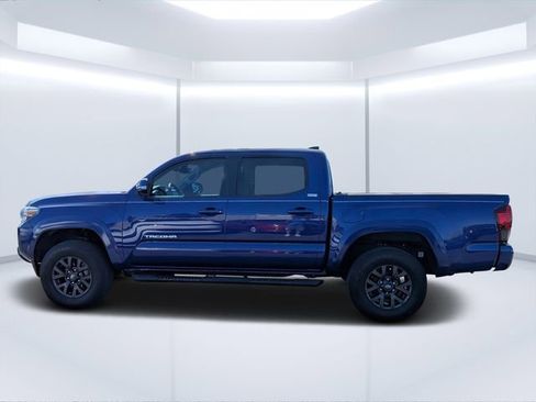 Used 2023 Toyota Tacoma SR5 w/ Technology Package image 6