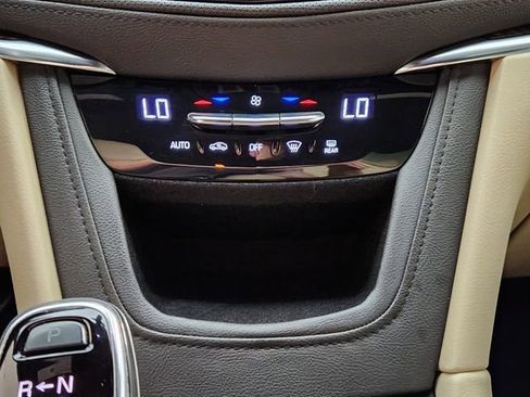 Used 2019 Cadillac XT5 FWD image 18