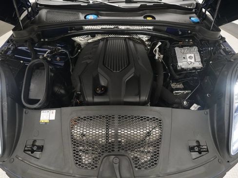 Used 2022 Porsche Macan AWD/4WD image 9