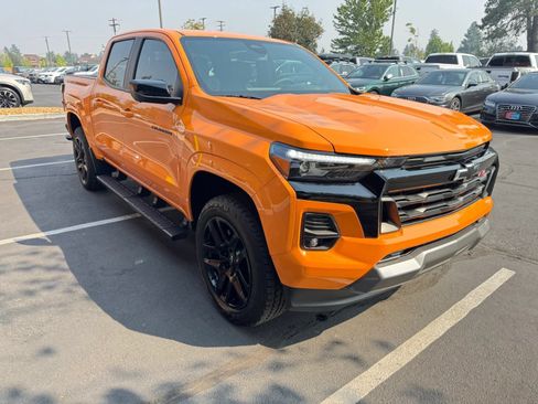 Used 2025 Chevrolet Colorado Z71 w/ Technology Package AWD/4WD image 7