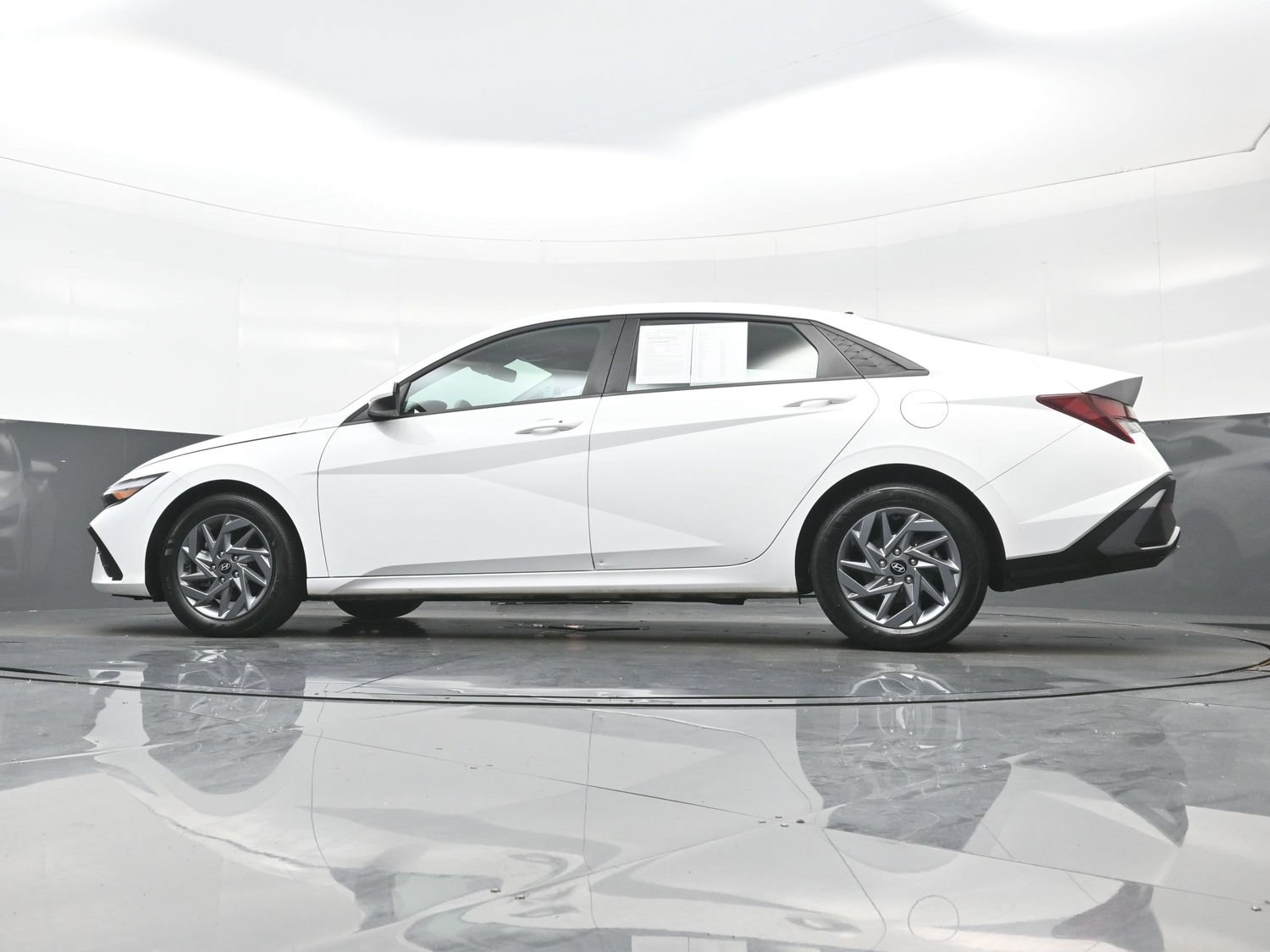 Certified 2024 Hyundai Elantra SEL FWD image 26