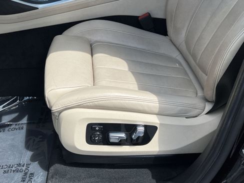 Used 2022 BMW X7 xDrive40i w/ Premium Package AWD/4WD image 11