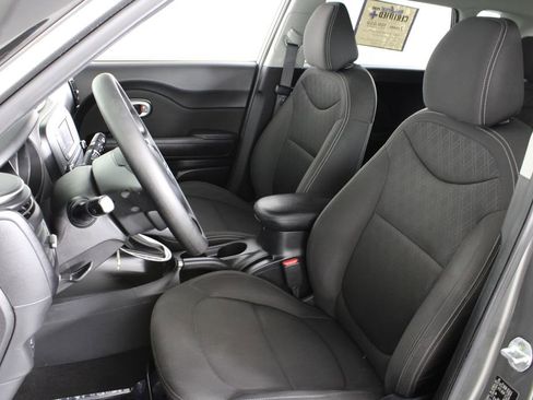 Used 2018 Kia Soul image 19