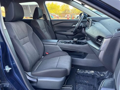 Used 2025 Nissan Rogue SV AWD/4WD image 37
