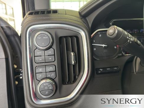 Used 2023 GMC Sierra 2500 Denali w/ Denali Black Diamond Edition AWD/4WD image 19