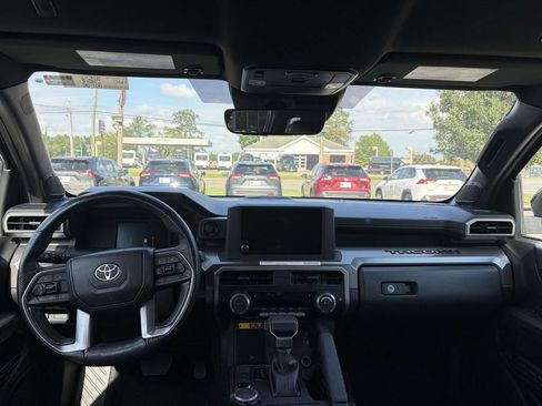 Certified 2024 Toyota Tacoma SR5 AWD/4WD image 15