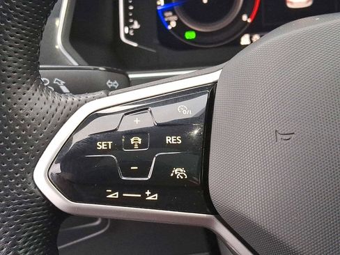 Used 2022 Volkswagen Tiguan SEL R-Line image 17