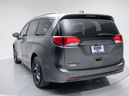 Used 2019 Chrysler Pacifica Touring-L w/ S Appearance Package image 3