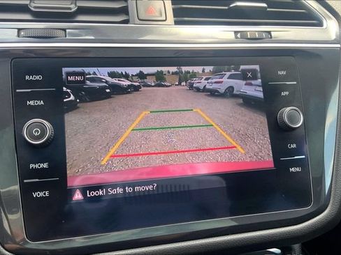 Used 2020 Volkswagen Tiguan SEL AWD/4WD image 24
