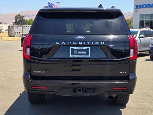 Used 2025 Ford Expedition Max Active AWD/4WD image 6