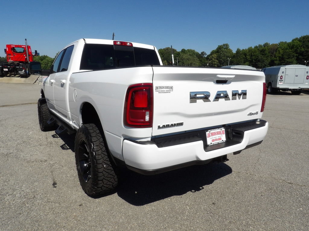Used 2026 RAM 2500 Laramie AWD/4WD image 5