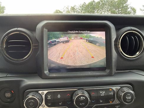 Used 2021 Jeep Wrangler Unlimited Sahara AWD/4WD image 35