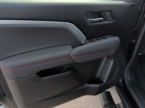 Used 2025 Chevrolet Colorado Z71 w/ Midnight Edition image 14