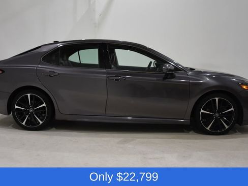 Used 2019 Toyota Camry XSE image 3