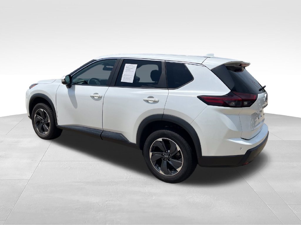 Used 2024 Nissan Rogue SV FWD image 3