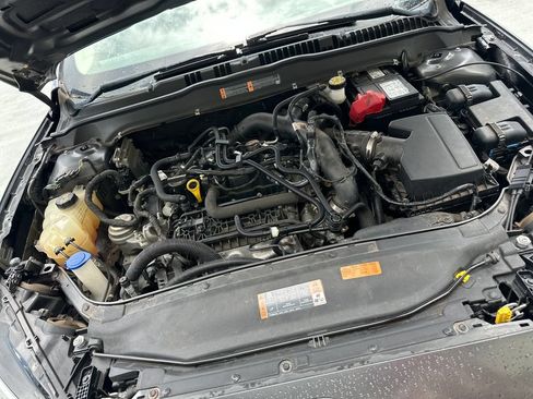 Used 2019 Ford Fusion SE FWD image 21