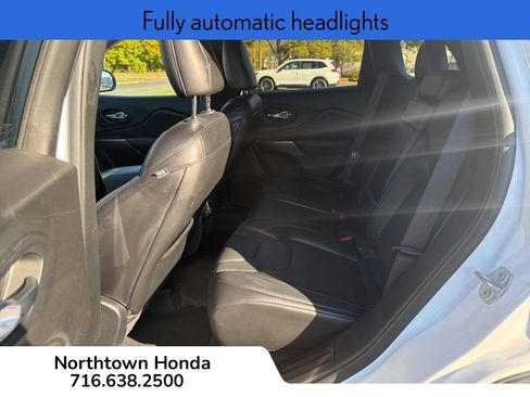 Used 2019 Jeep Cherokee Limited image 11