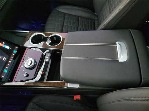 Used 2025 Cadillac Escalade Sport Platinum w/ LPO, ONYX Package image 22