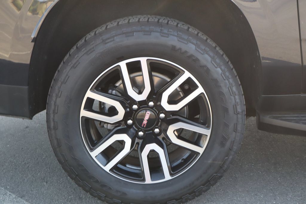 Used 2023 GMC Yukon XL AT4 w/ Max Trailering Package AWD/4WD image 11