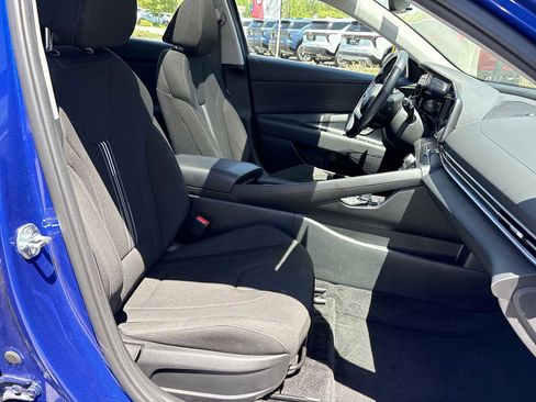 Used 2025 Hyundai Elantra SEL FWD image 28