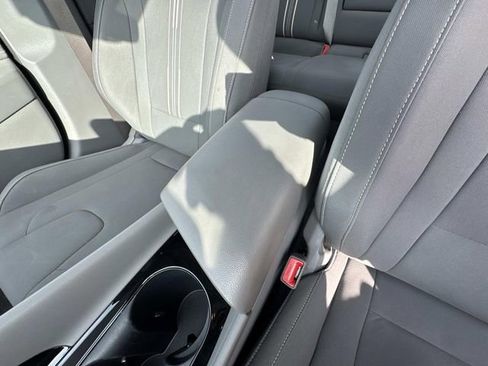 Used 2025 Hyundai Elantra SEL FWD image 48