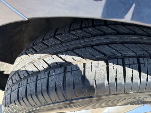 Used 2023 Chrysler Pacifica Touring-L image 31
