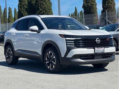 Used 2025 Nissan Kicks SR FWD image 3