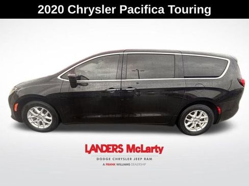 Used 2020 Chrysler Pacifica Touring image 3